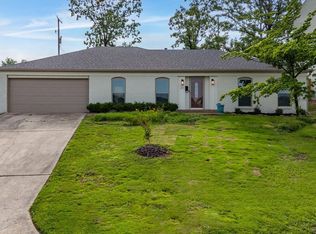 21 Coachlight Dr, Little Rock, AR 72227