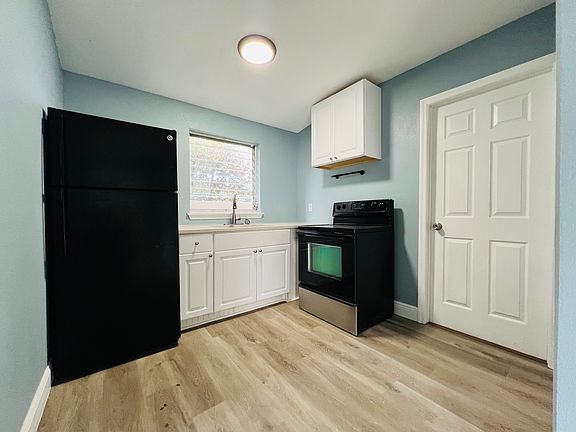 4th image of 2340 Wydine Dr APT 1