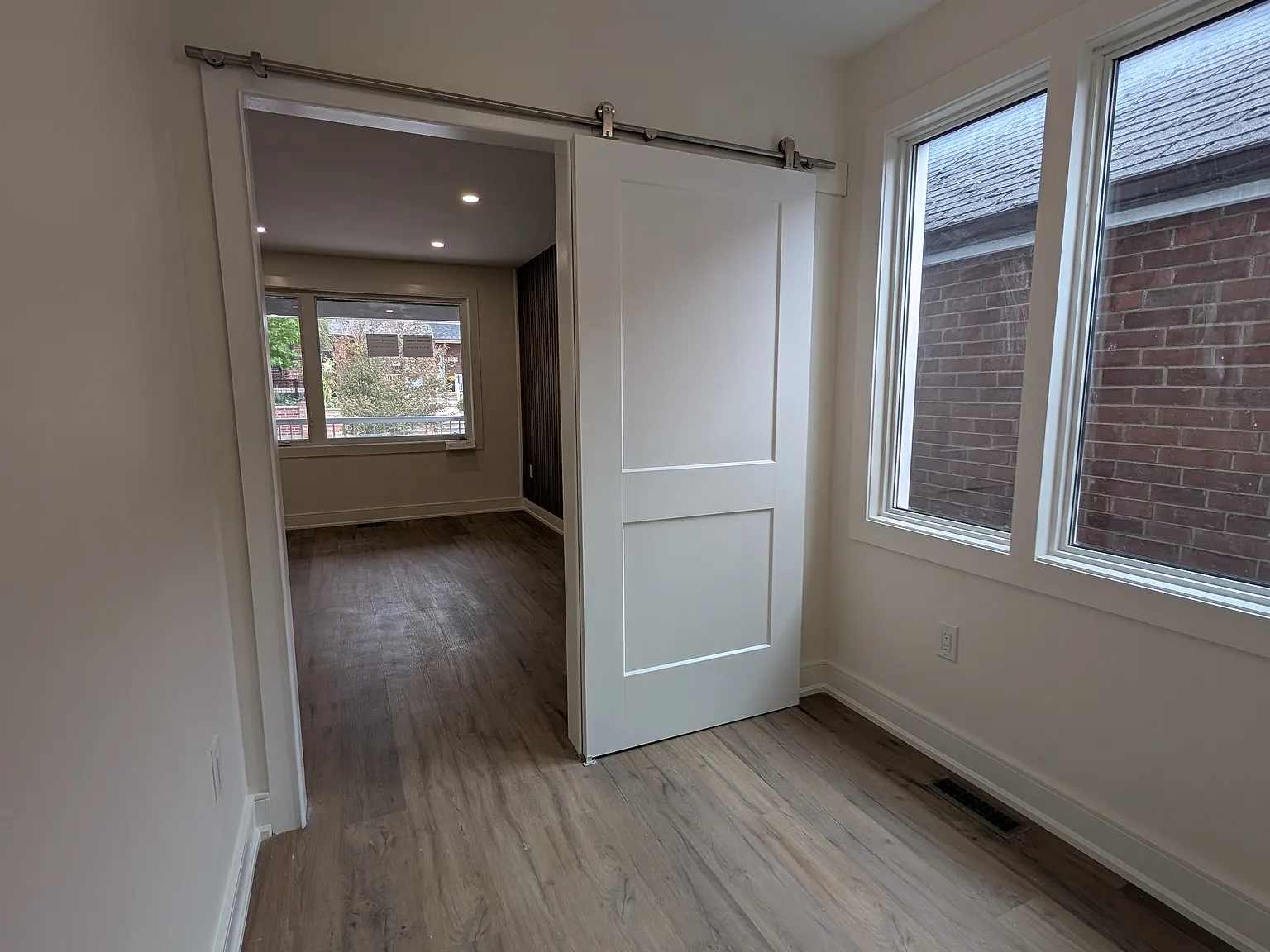 3 bed, 1300 sqft, $4,212 — Photo 3