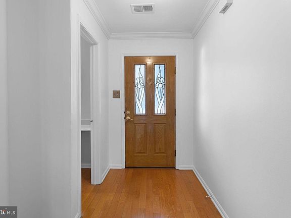 4th image of 41 Main St