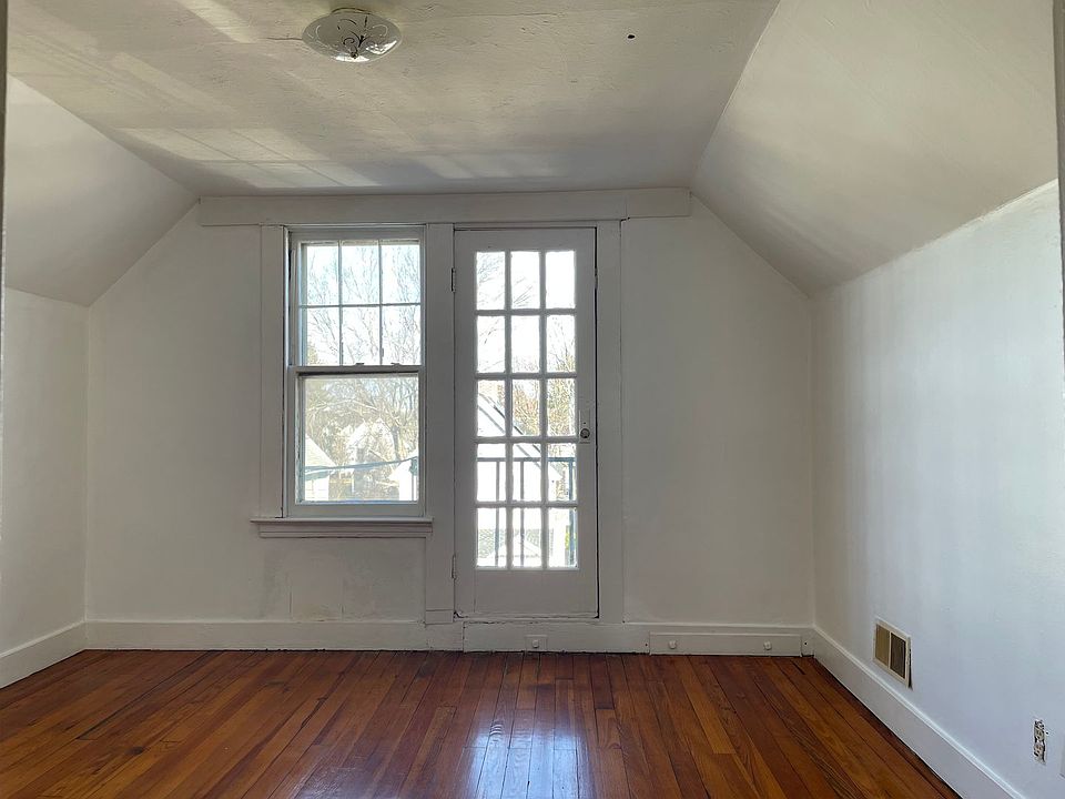 1st image of 150 Leete St Floor 3
