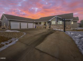 2220 Grant Dr NW, Watertown, SD 57201