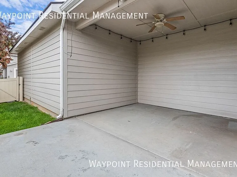 1142 W Parkstone St — Photo 18