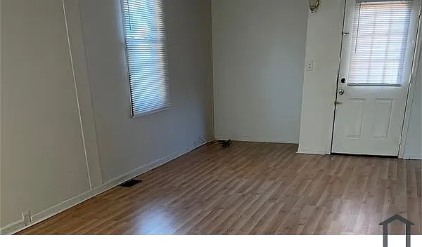 3 bed, 1600 sqft, $1,600 — Photo 2