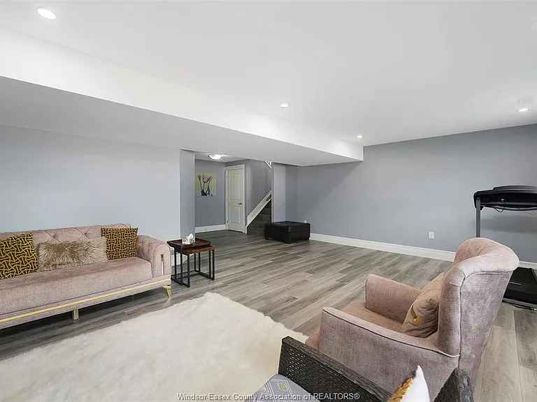 1390 Barkley Ave — Photo 23