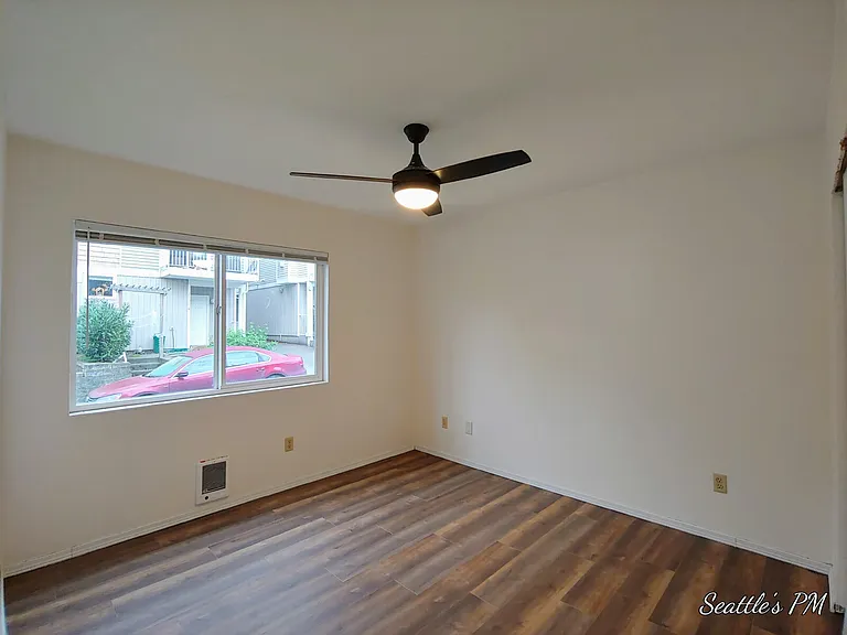 2124 Waverly Pl N #B — Photo 11