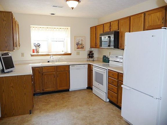 3rd image of 9403 Wimbledon Ct