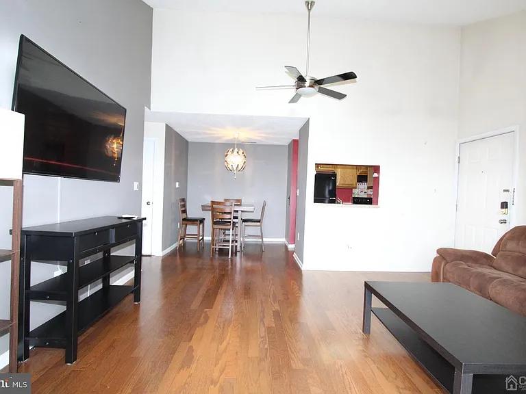5015 Ravens Crest Dr — Photo 9