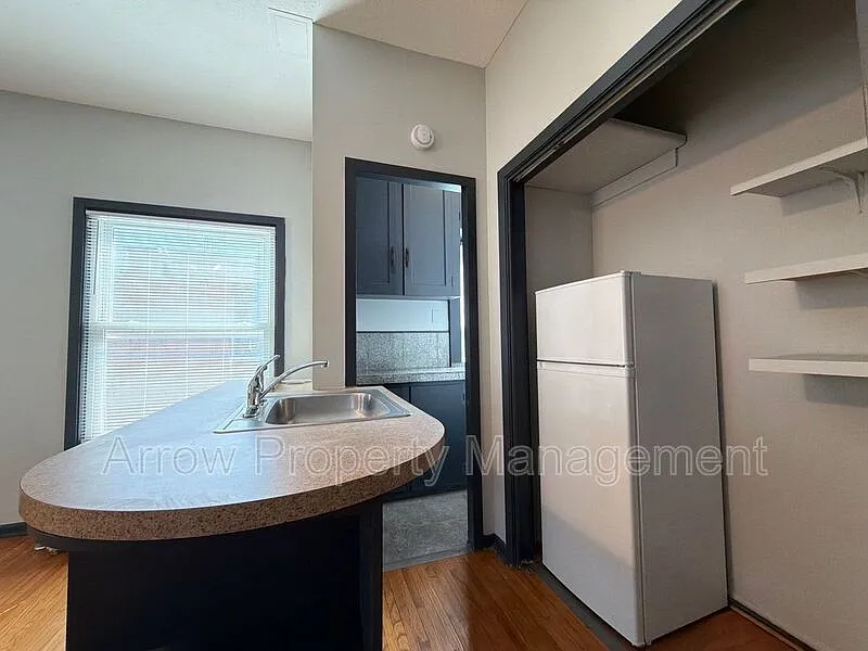 Studio, 1.0 bath, 230 sqft, $650 — Photo 4