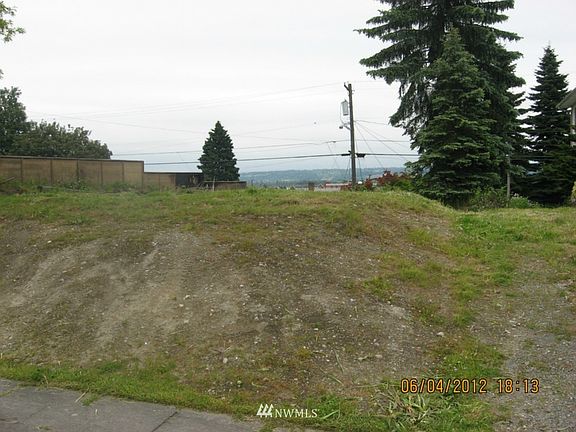 4th image of 3313 Oakes Avenue