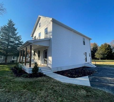 3rd image of 104 Sunnyhill Ave
