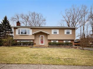 4 Pennsylvania Ave, Valley Cottage, NY 10989