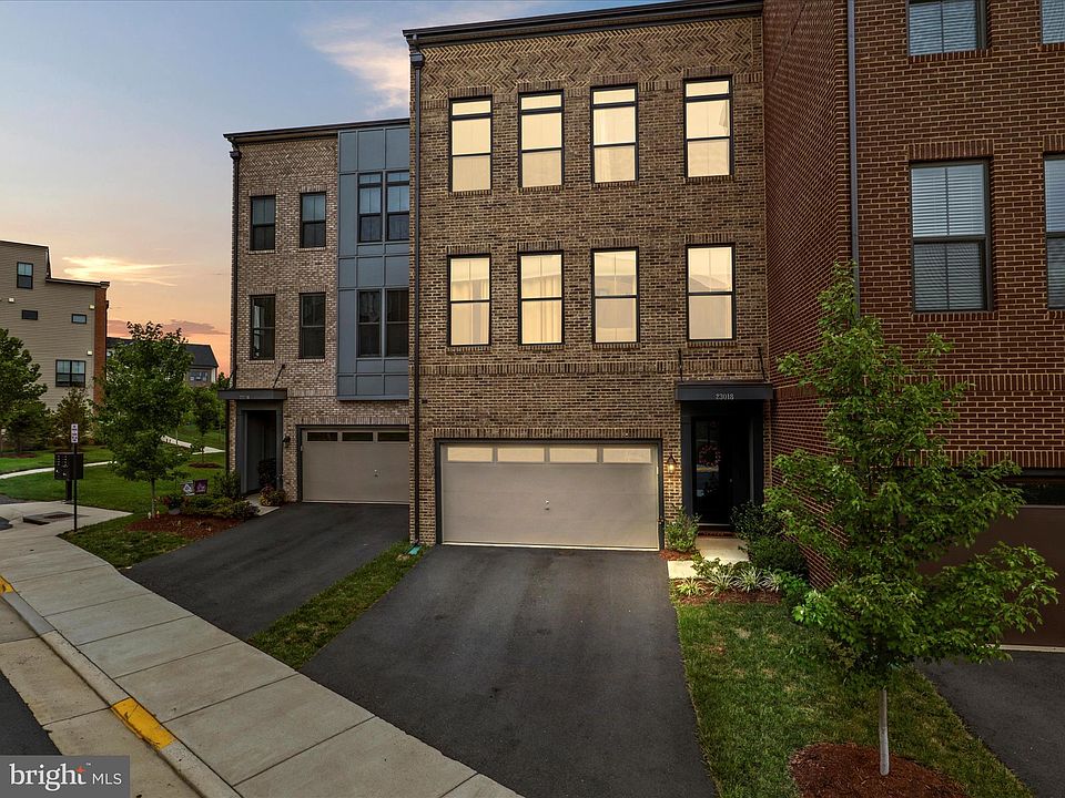 1st image of 23018 Sullivans Cove Sq