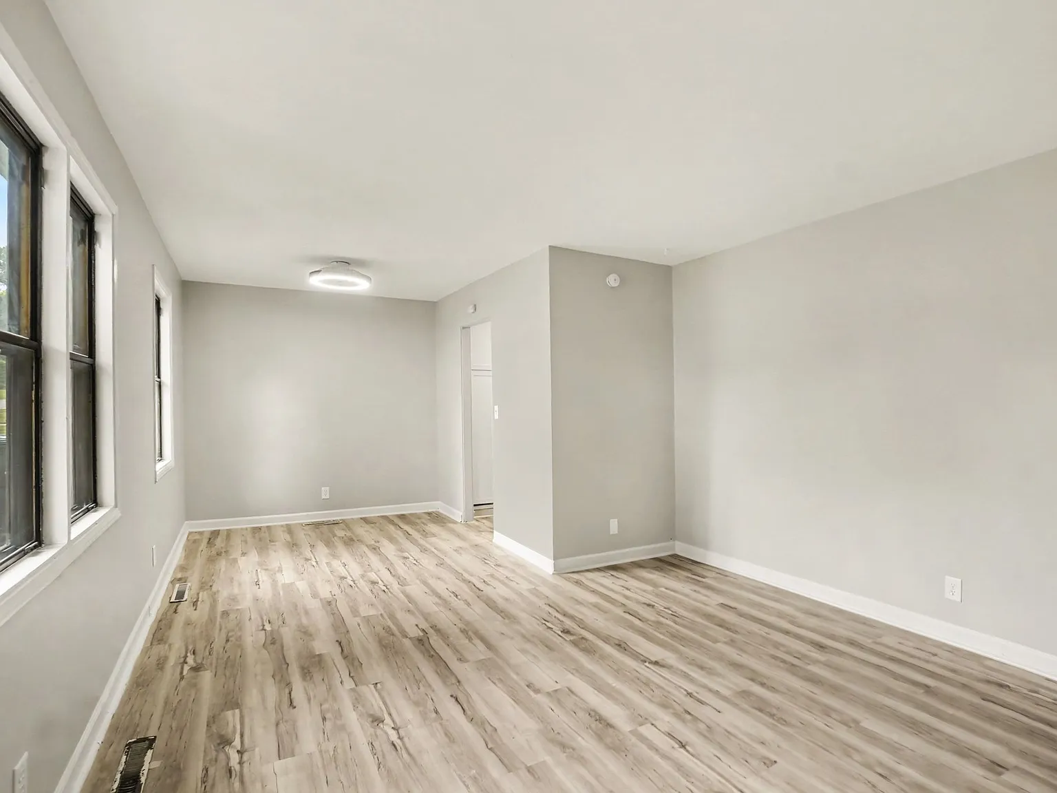 3 bed, 1014 sqft, $1,800 — Photo 2