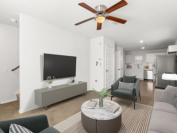 4th image of 631 E Carolina #4