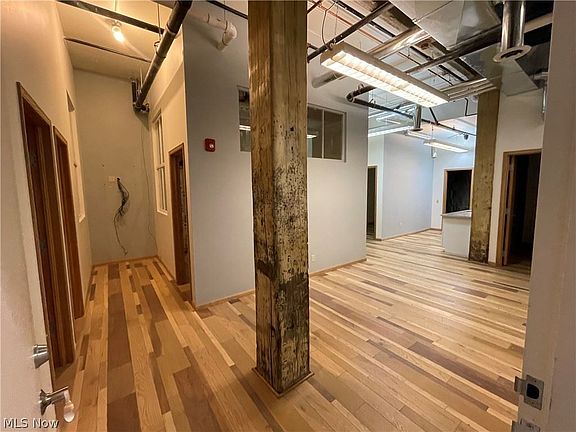 3rd image of 635 W Lakeside Ave #B2