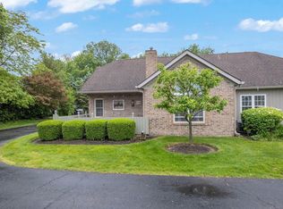 2348 Willowside Ln, Grove City, OH