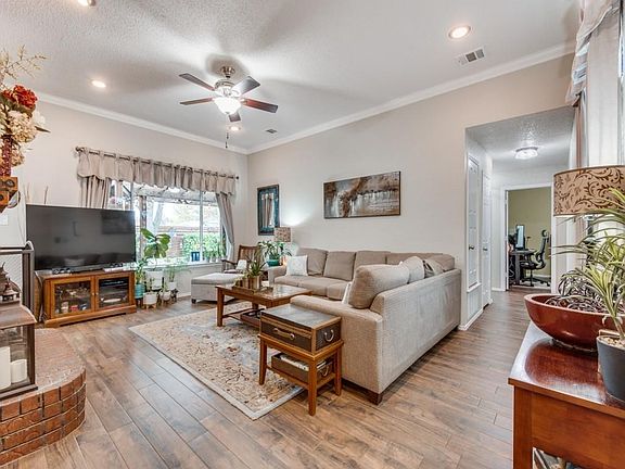 3rd image of 800 Desoto Dr