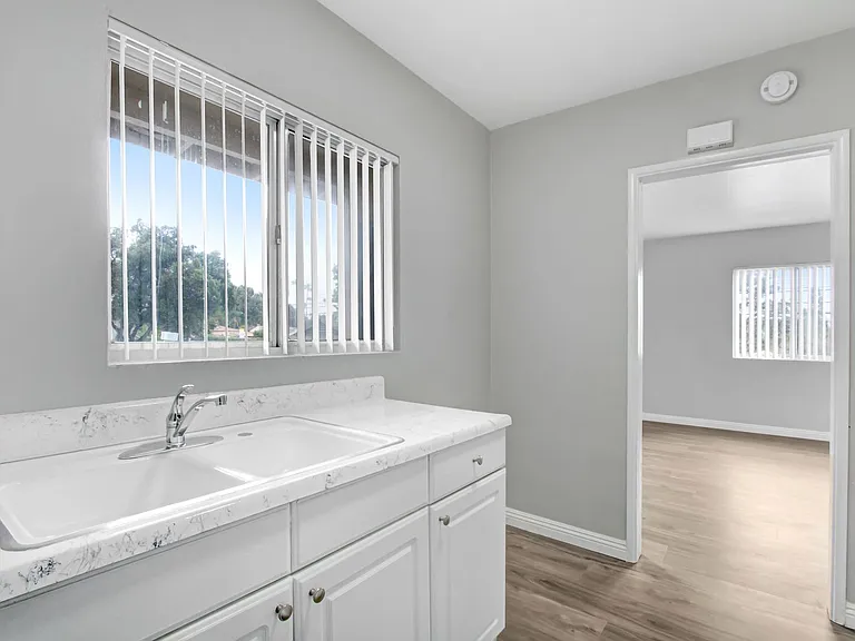 Potomac Apartments — Photo 10