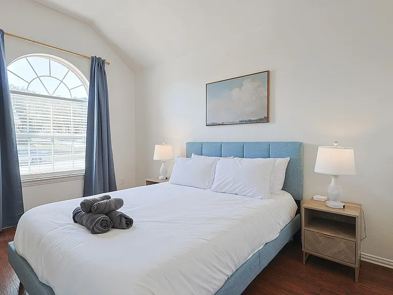 2402 Blue Holly Dr — Photo 24