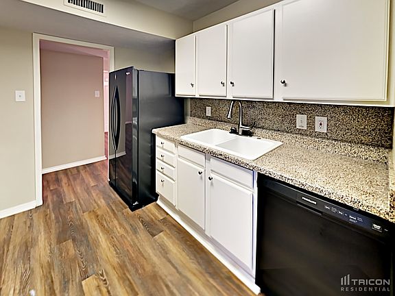 5th image of 4105 Blue Flag Ln