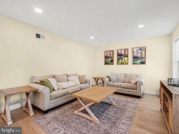 5th image of 310 Running Bond Dr