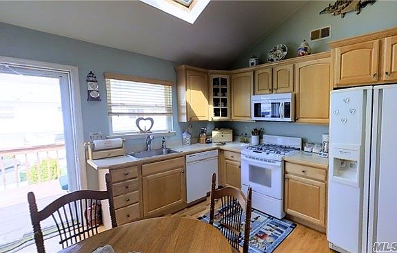 3rd image of 3603 Ocean Ave