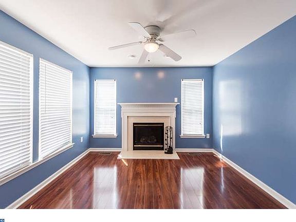 3rd image of 9 N Savanna Dr