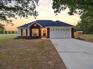108 Cedar Breeze Ln, New Market, AL 35761