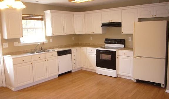 4th image of 1591 Greenhill Dr