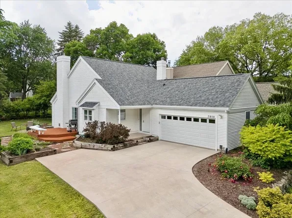 7850 E Oakbrook Cir, Madison, WI 53717