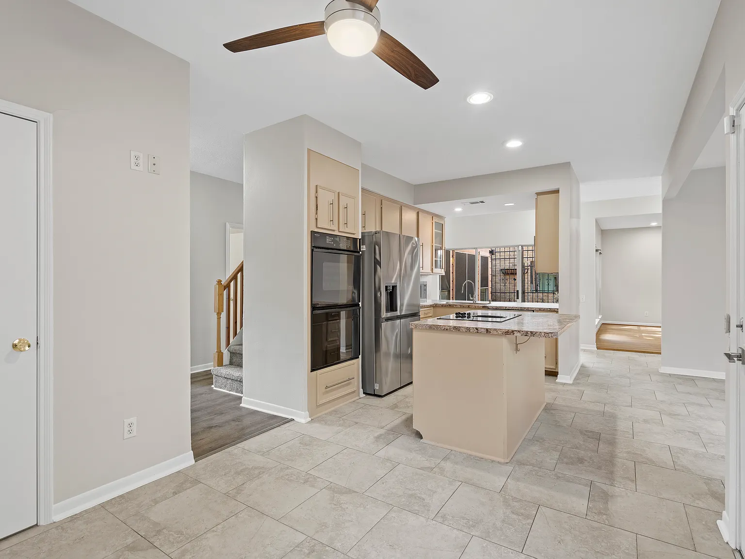 3 bed, 2432 sqft, $2,250 — Photo 3