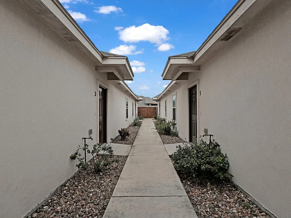 2801 Sabercat Ave #3