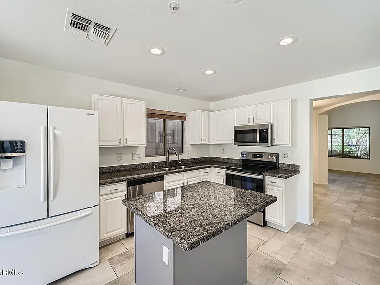 10310 E Le Marche Dr — Photo 2