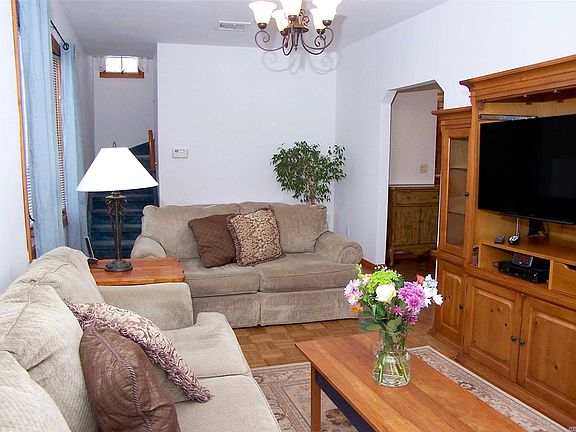 2nd image of 52 Jackson Ave