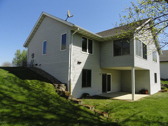 2nd image of 286 Northbrook Cir