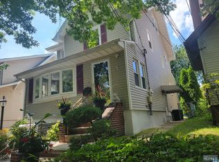 130 6th St, Ridgefield Park, NJ 07660