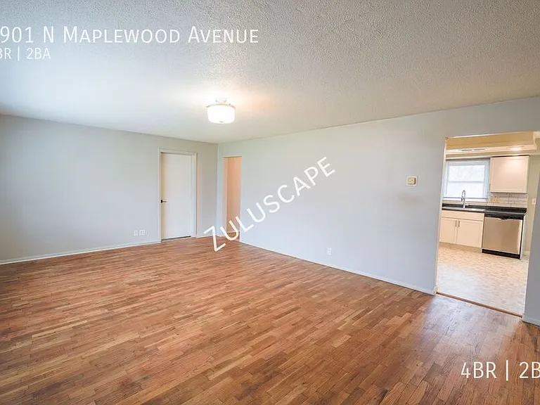 1901 N Maplewood Ave — Photo 2
