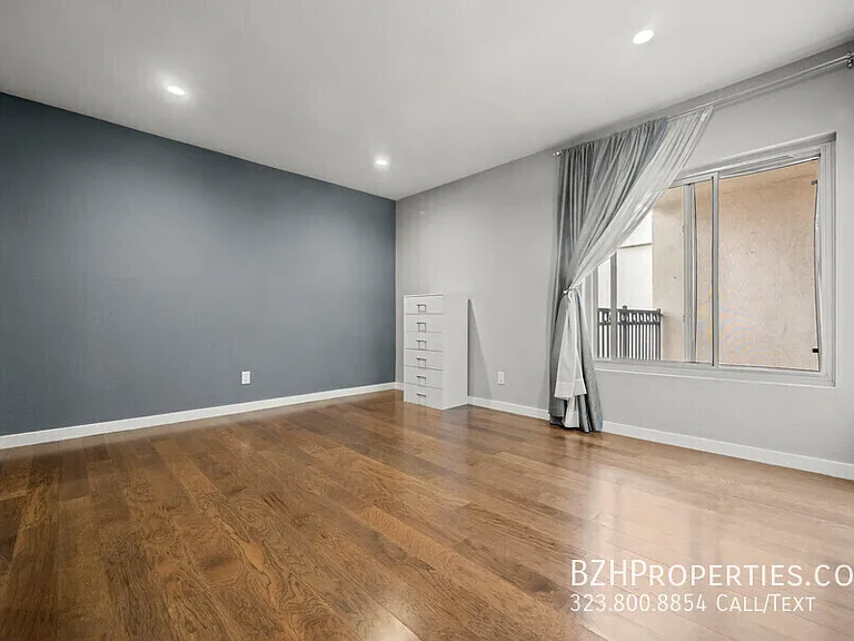141 S Clark Dr #412A — Photo 15