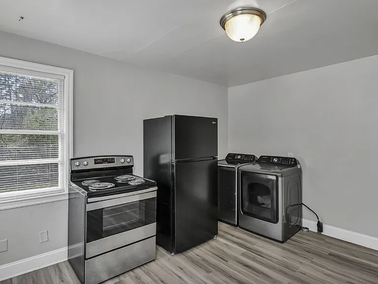 3300 Margrave Rd #B — Photo 8