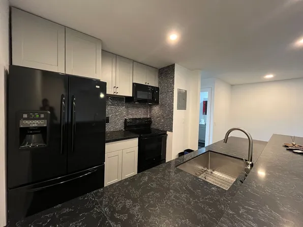 20930 Parthenia St Unit 201, Canoga Park, CA 91304