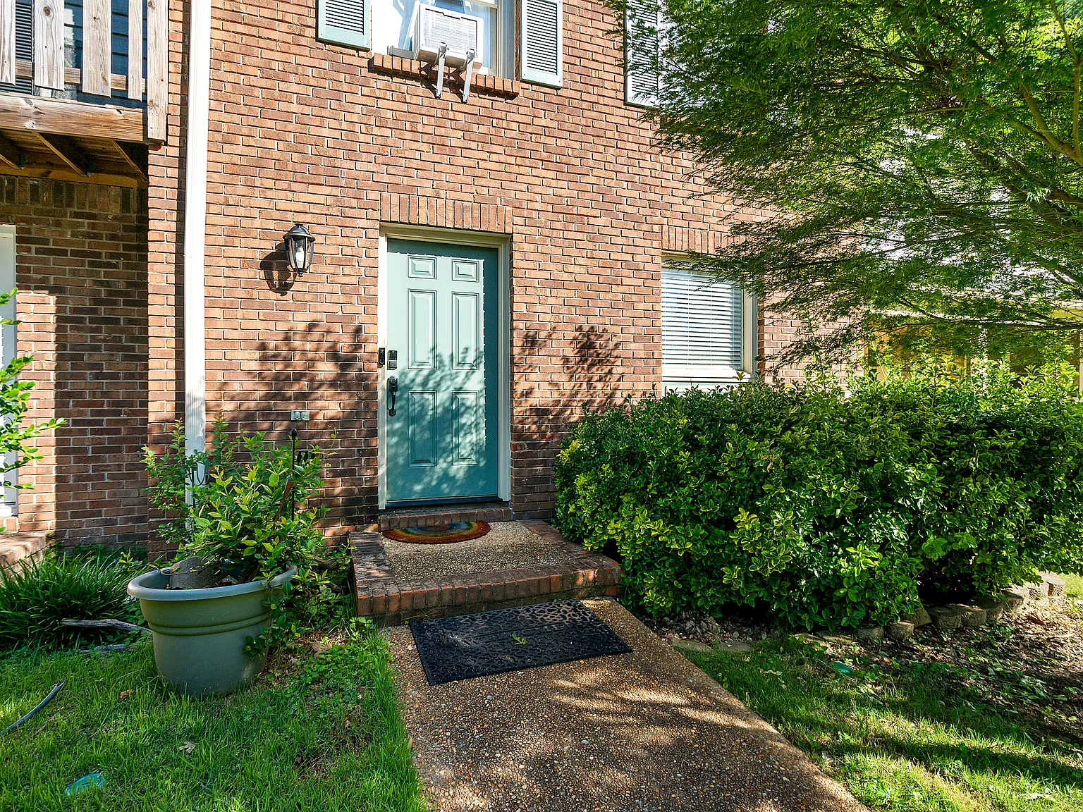 3220 Overton Manor Dr — Photo 1