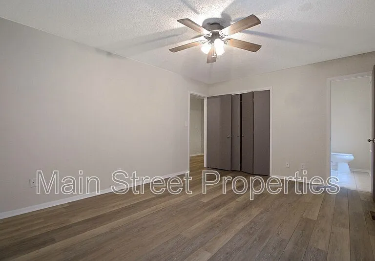 3323 Kingswood Ct #D10 — Photo 8