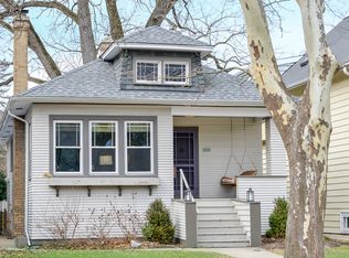 2146 McDaniel Ave, Evanston, IL 60201