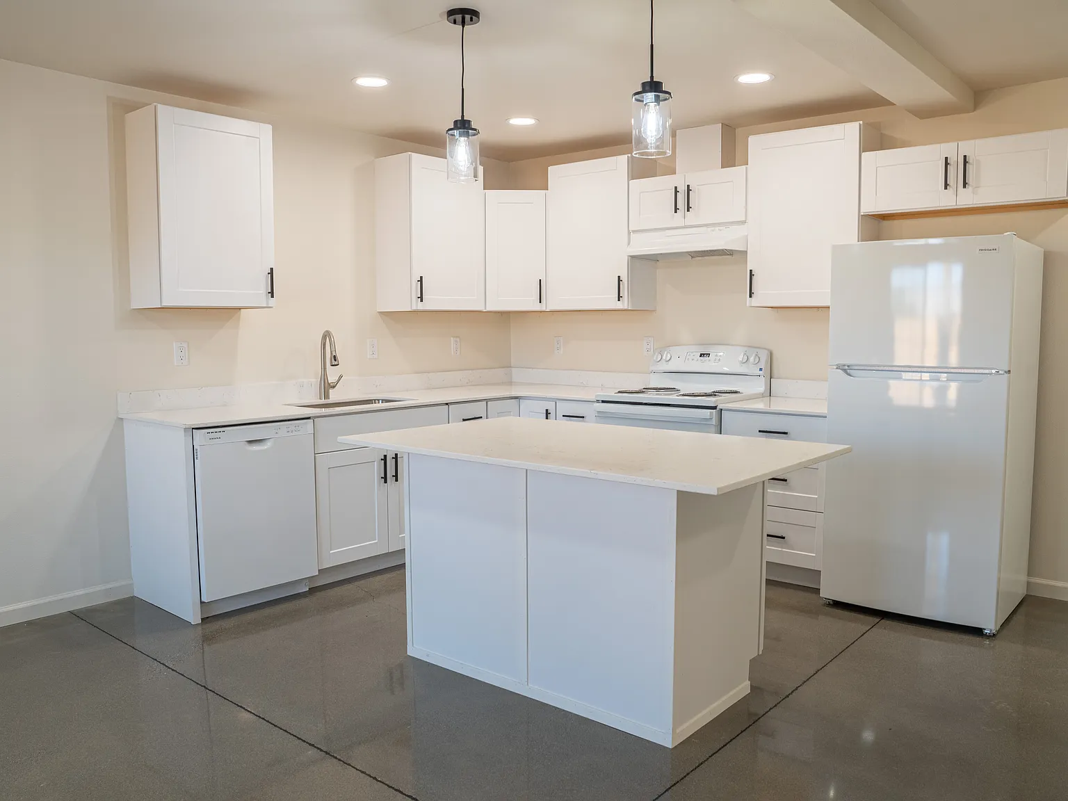 3 bed, 2.5 bath, $1,800 — Photo 1