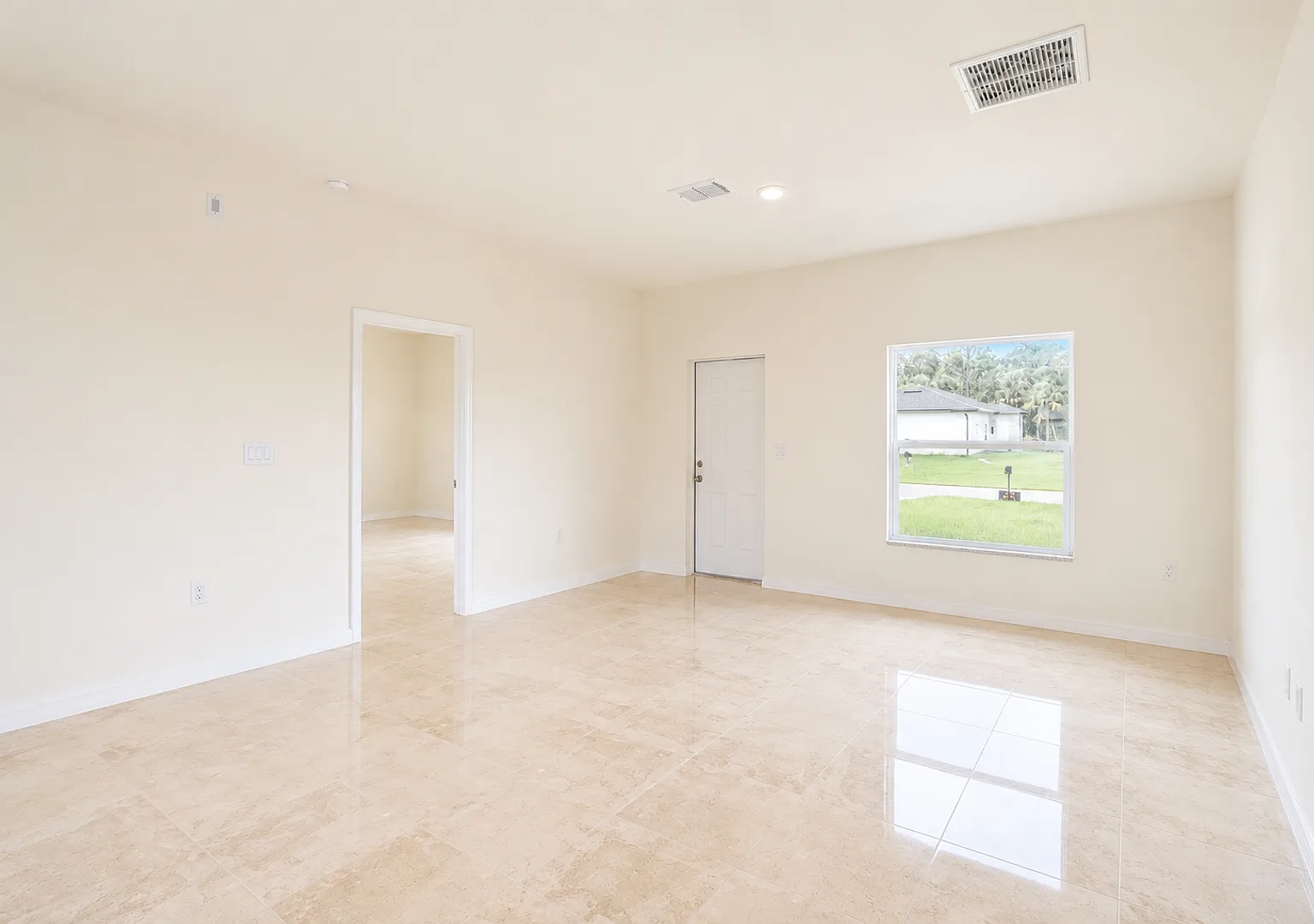 Move In Ready 3 Bedroom 2 Bath Like New — Photo 3