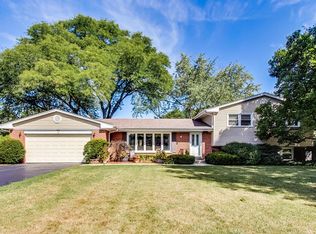 1480 W Greenbriar Dr, Mount Prospect, IL