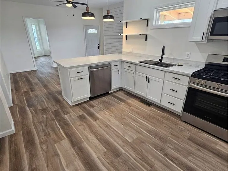 123 N School St #A — Photo 2