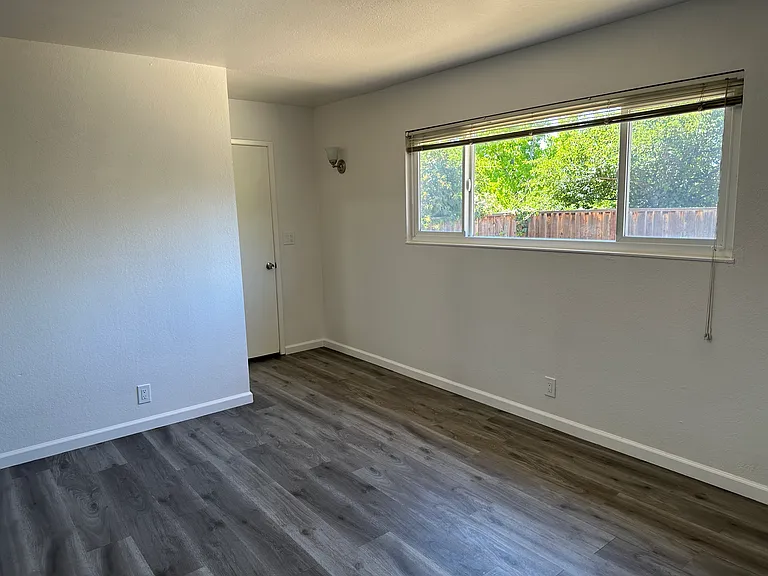 3609 Rowley Dr — Photo 18