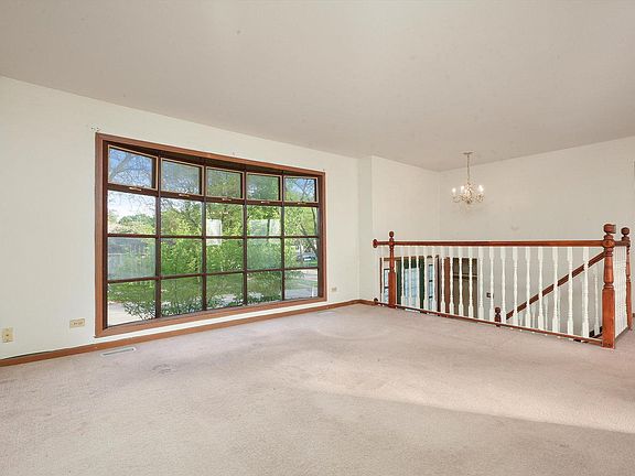 4th image of 350 Windsor Dr